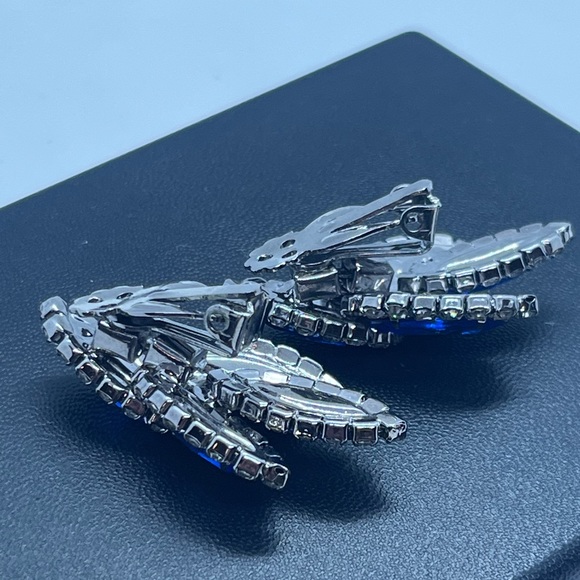 Stunning blue and clear rhinestone sparkly dangle clip on silver tone earrings - Picture 12 of 16